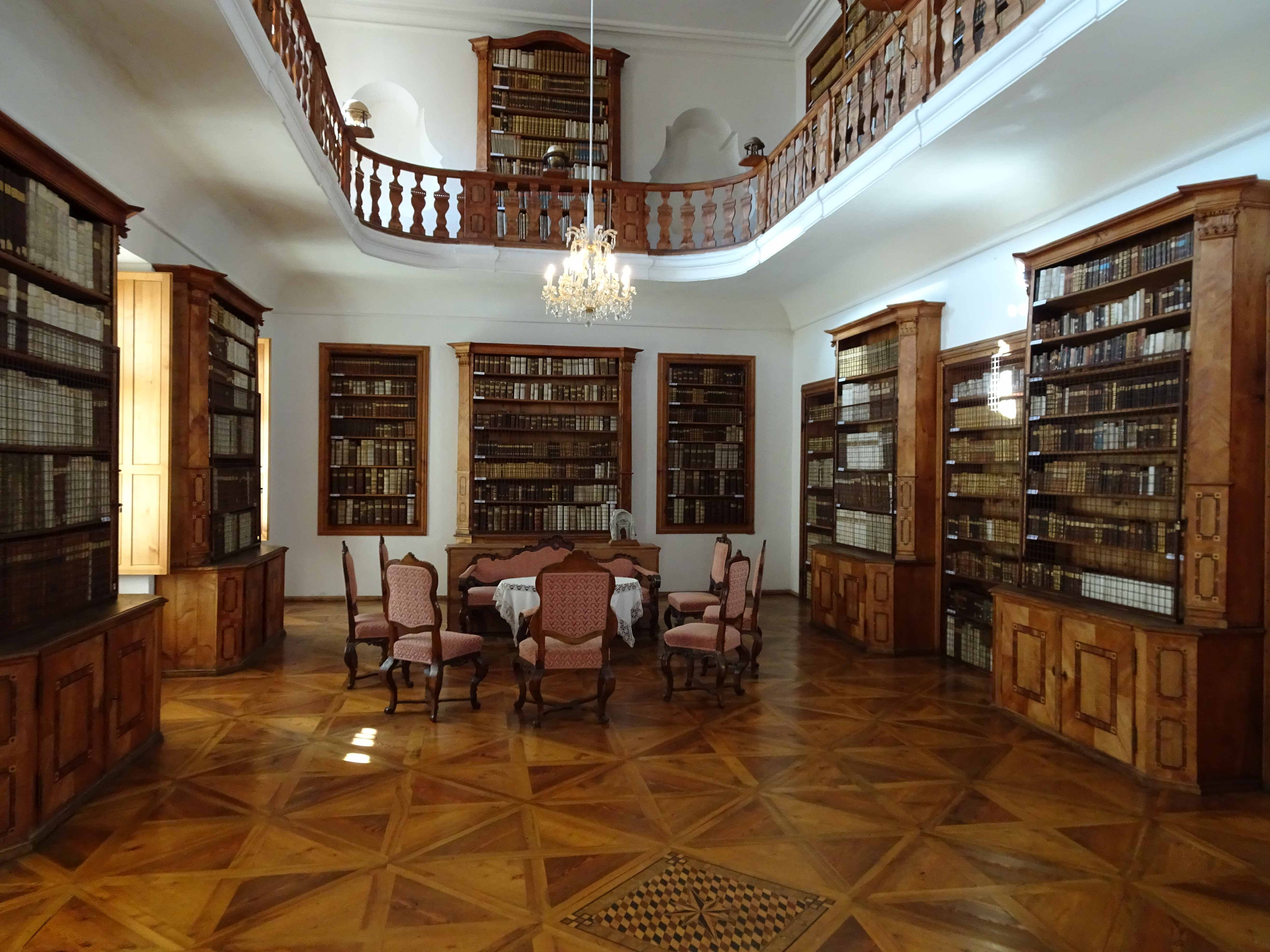 Bibliothek der Benediktinerabtei Michaelbeuern